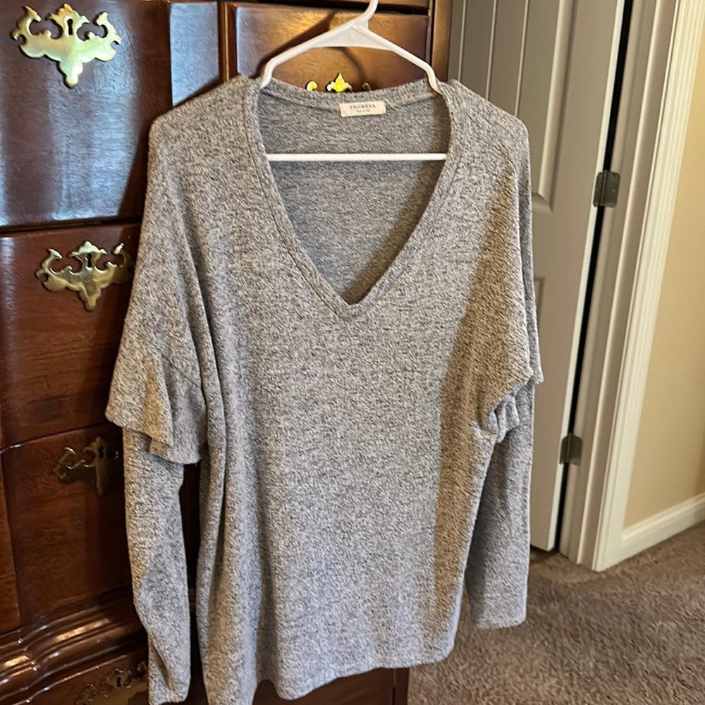 Grey top